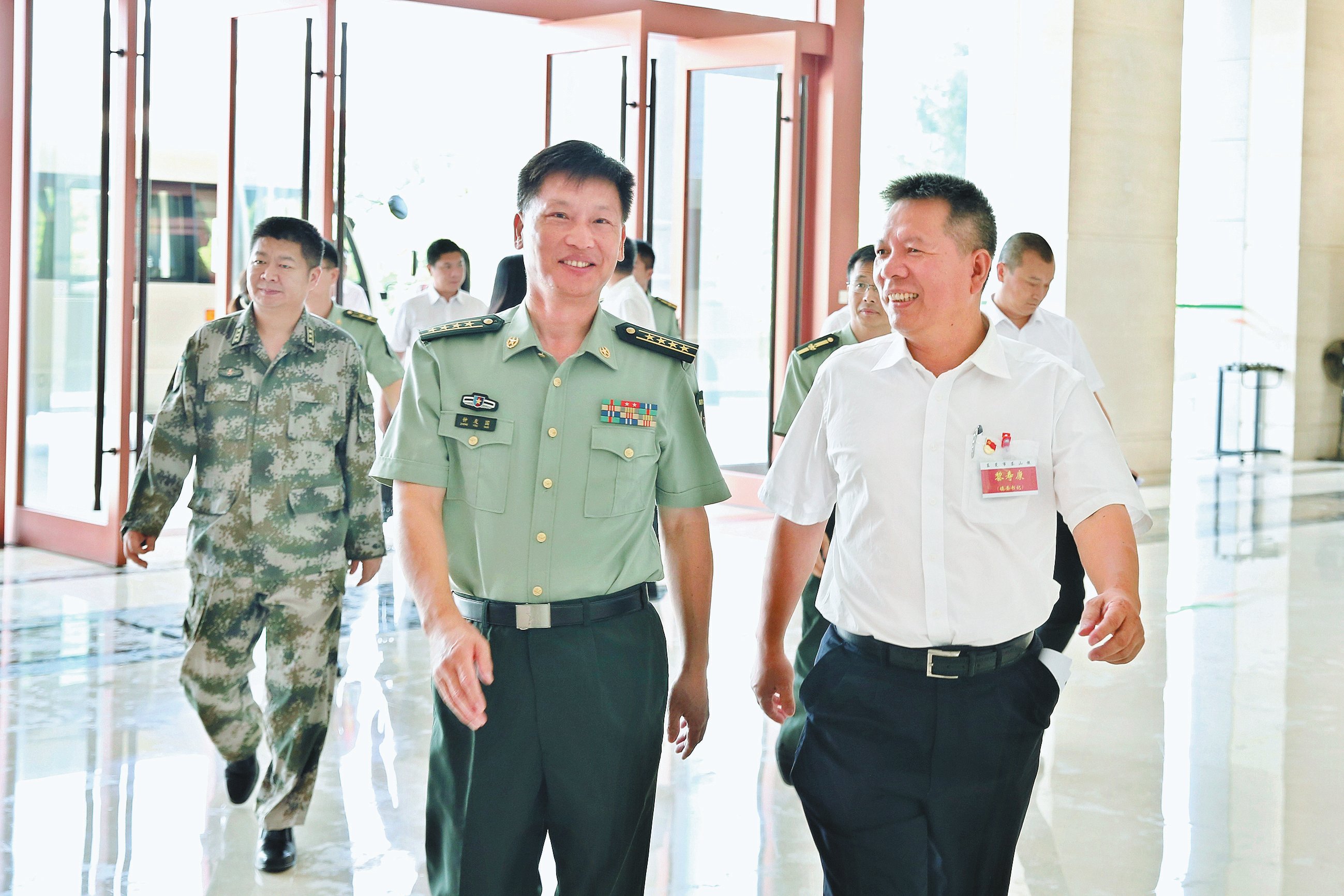 我鎮(zhèn)赴東莞軍分區(qū)和市武警支隊(duì)開(kāi)展“八一”擁軍慰問(wèn)軍民一家親共建魚(yú)水情