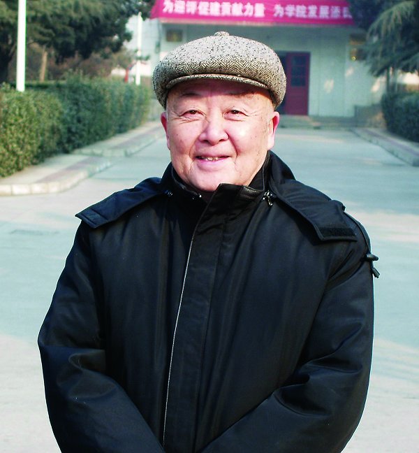 侯家骥