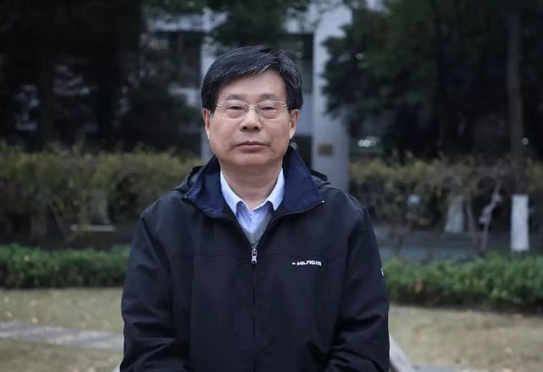 我校朱如鹏教授被授予“全国模范教师”荣誉称号.jpg