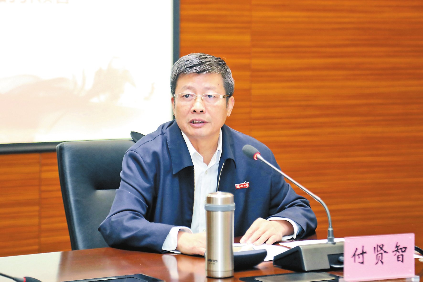 张天明书记上党课 张天明书记上党课 蓝苗 蓝苗 摄 摄
