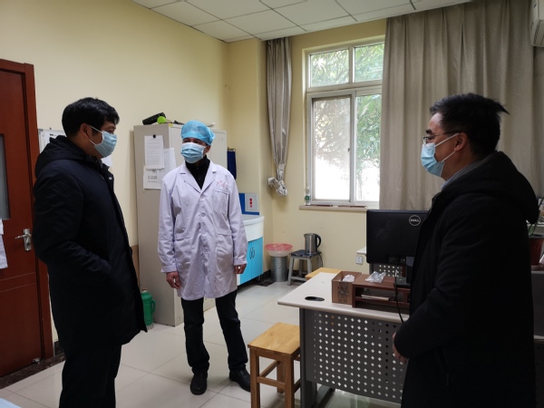 校党委书记郑永安赴将军路校区慰问奋战在疫情防控工作一线的员工.jpg