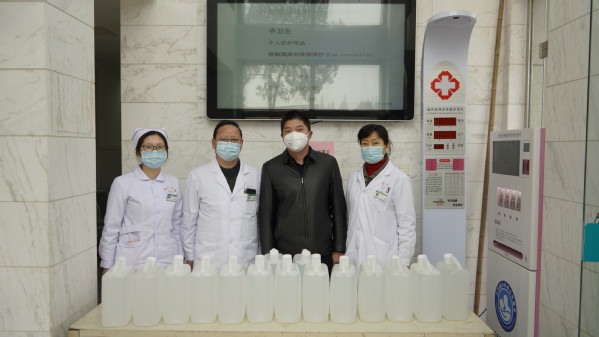 社会热心人士向我校捐赠疫情防疫物资.jpg