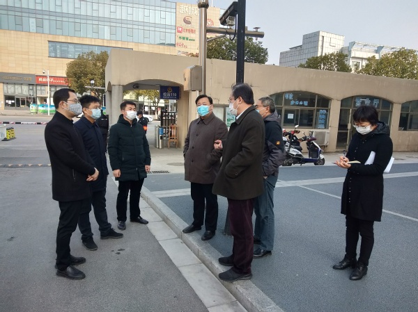 江宁经济开发区领导带队检查将军路校区疫情防控工作.jpg