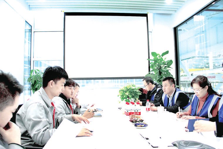机械电气工程学院经常性走访企业了解用人需求、 与校友交流了解培养成效→
