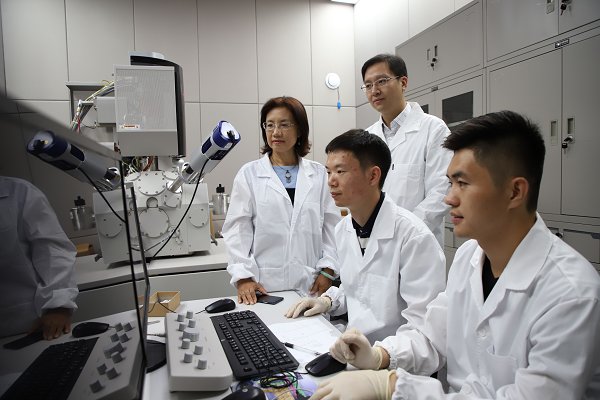 项目主要成员合影,从左至右依次为昝菱、徐晓晖、邓鹤翔、江卓,金鑫摄