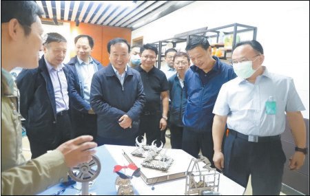 唐小刚唐小刚摄