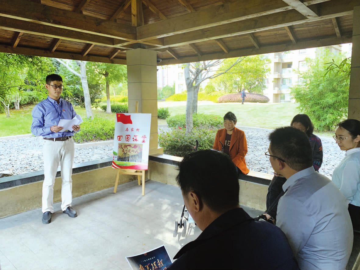 　　“70年前的今天，中国人民志愿军跨过鸭绿江奔赴朝鲜前线，拉开了抗美援朝战争的序幕……”10月19日，常州市钟楼区马家村党总支副书记、大学生村官陶莹深入辖区路劲城市花园社区，开展“纪念抗美援朝出国作战70周年”宣讲活动。陶莹介绍了“抗美援朝”的历史背景和艰辛历程，讲述了在战场上涌现出来的英雄人物事迹，增强了党员和辖区居民的爱国意识和历史责任感。 何宇宁/摄