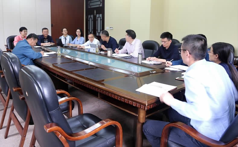 　　9月30日，张卫国校长调研发展规划与学科建设部 学术委员会办公室，主要围绕“双一流”建设、“十四五”事业发展规划、办学体制改革、学术事务、数据与发展经费等方面开展深度调研。（发展规划与学科建设部）