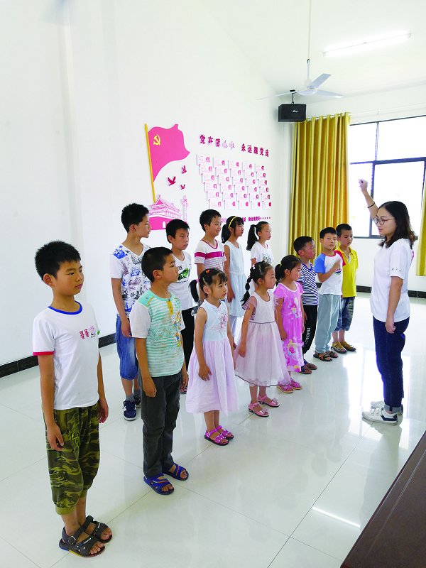 SOMA朋辈支教队给当地小学生上英语儿歌健身操 SOMA朋辈支教队给当地小学生上英语儿歌健身操