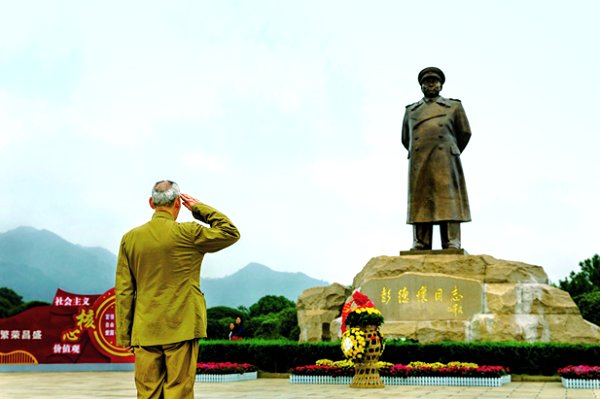 　　10月14日，在中国人民志愿军出国作战70周年之际，尚瑞尧专程到彭德怀纪念馆，饱含深情地缅怀抗美援朝的老首长和战友。