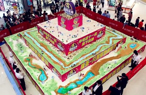 巨型蛋糕