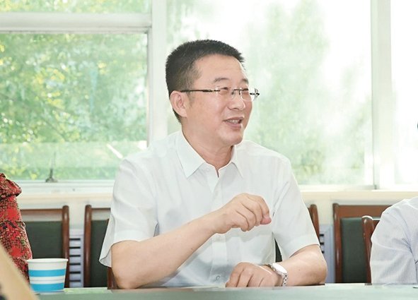 张海军（张德生嫡孙），1983 年榆林师范学校毕业，从事过教育工作。2009年任陕西省地方电力物资有限公司榆林分公司财务部副主任，2015年任配送部副主任、主持工作。是绥师校友、革命先烈张德生嫡孙。
