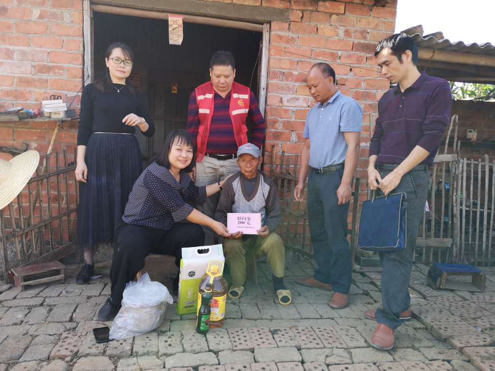 慰问贫困户慰问贫困户