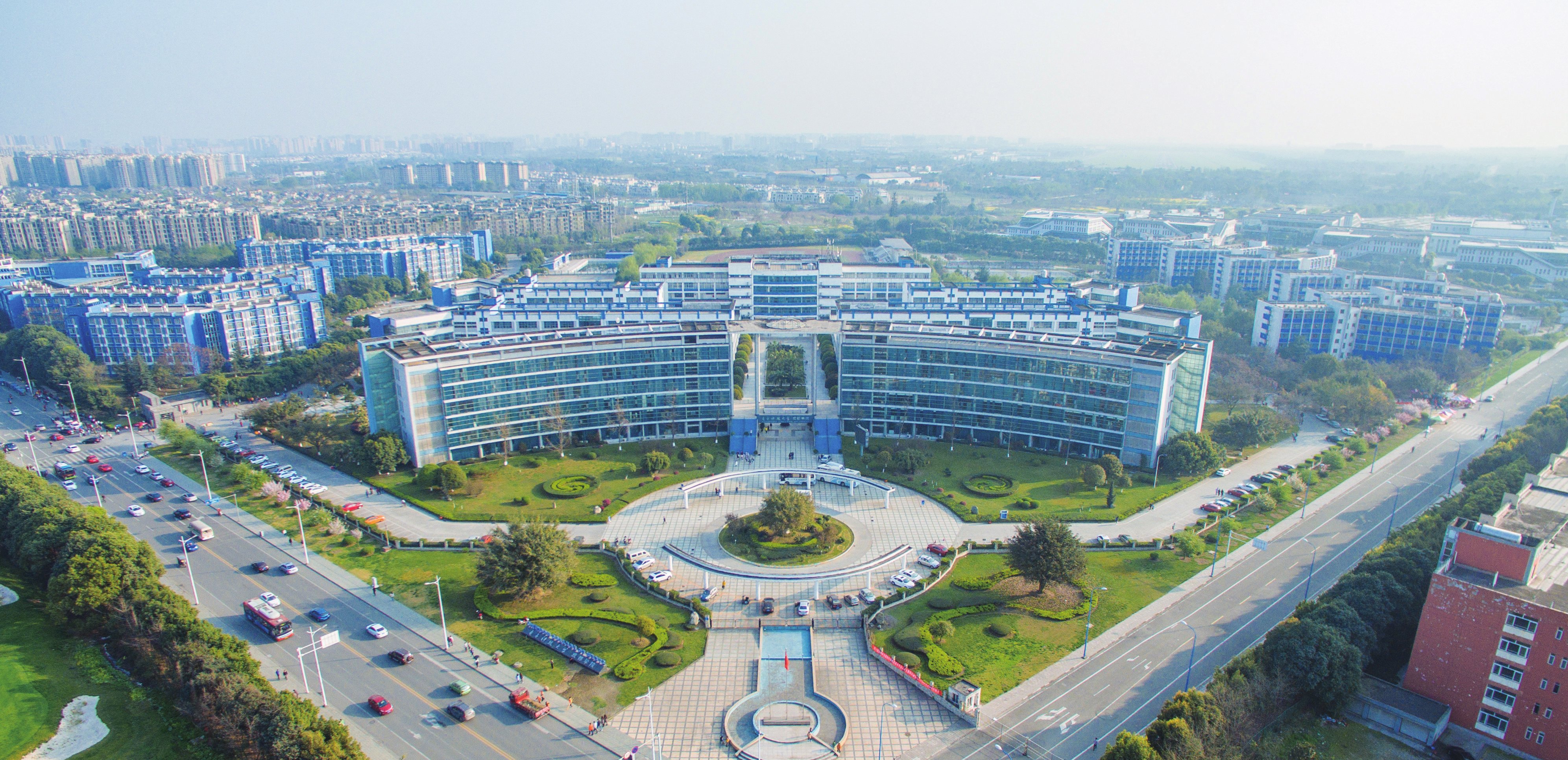 电子科大成都学院: 育一流人才, 建百年名校