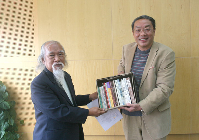 2008海外华文媒体团访校