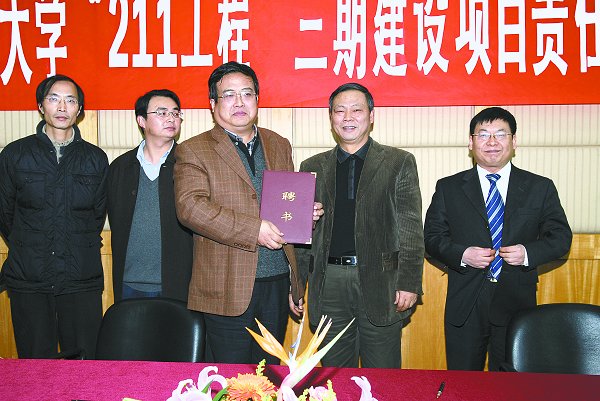 在国际化视角下把握金融发展与创新