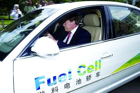 施瓦辛格試駕氫燃料電池轎車