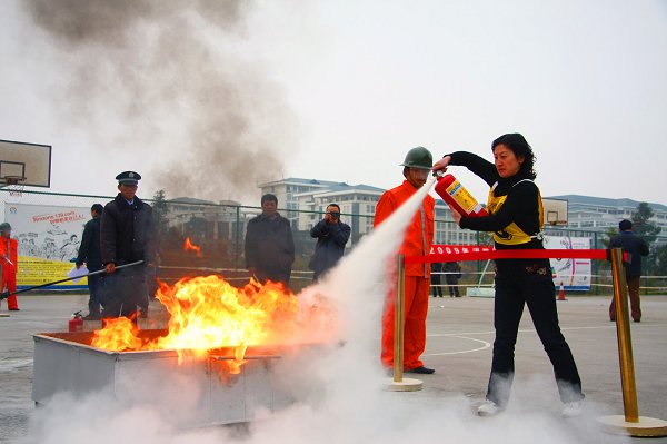 我校2009年田徑暨消防運(yùn)動(dòng)會(huì)隆重舉行