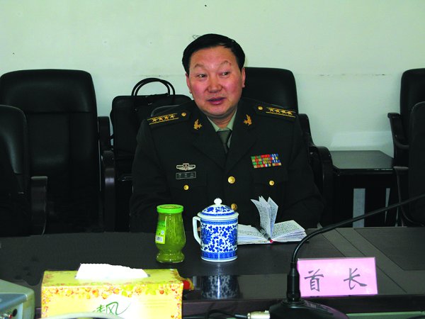 省軍區(qū)副參謀長(zhǎng)邳俊山一行來校檢查指導(dǎo)工作