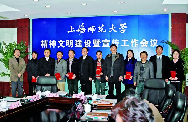 服务学校中心工作提升文明创建水平