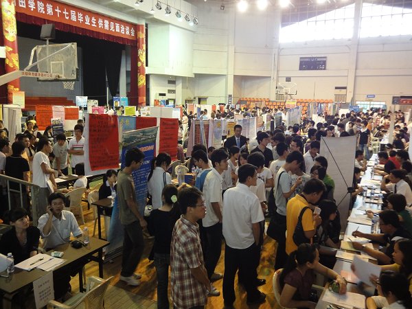 毕业了，笑着说再见