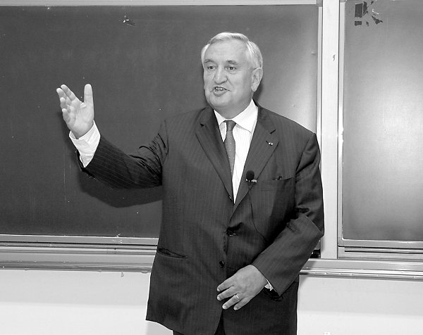 用智慧探寻新的发展模式