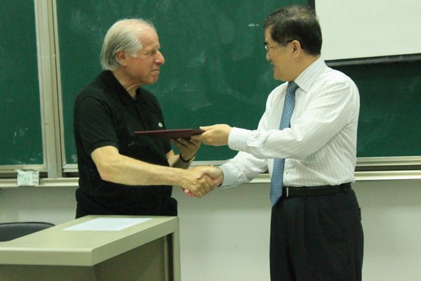 图片新闻：著名城市规划学者PierreLac