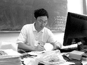 “七最”老师痴机电乐教不疲钻数控———记我院