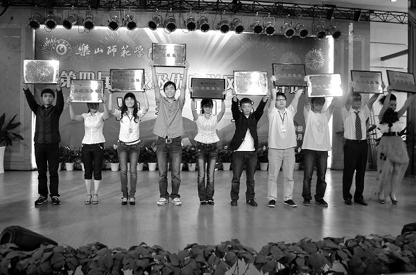 创建优良学风我们共同努力我们收获成长