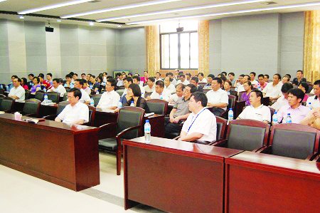 创建先进基层党组织争当优秀共产党员育人为本德