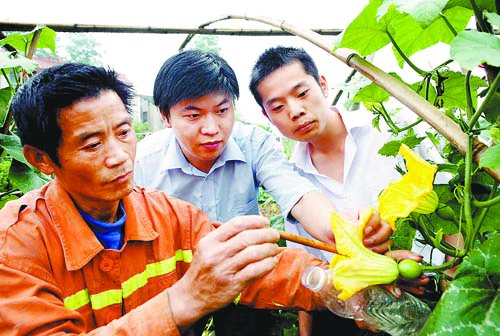 扬州坚持广开贤路畅通出路确保大学生村官留得住