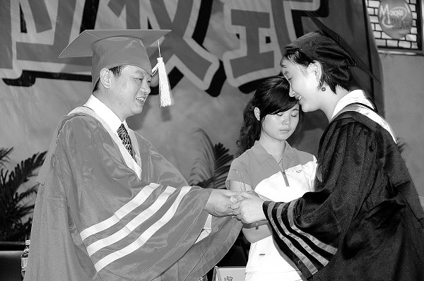 四年求索凝成今日的收获母校壮行激励未来的开拓