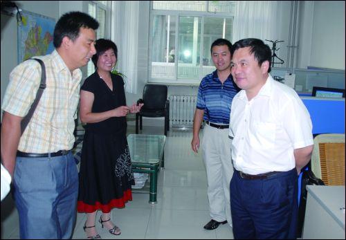 开学第一天学校领导分别听课