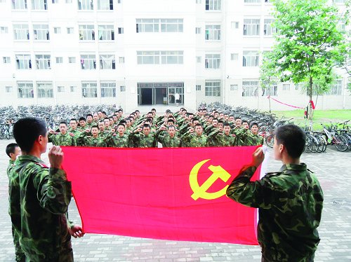 我校以实际行动庆祝党的生日