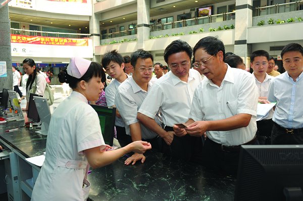 徐志彪副市长到一附院调研