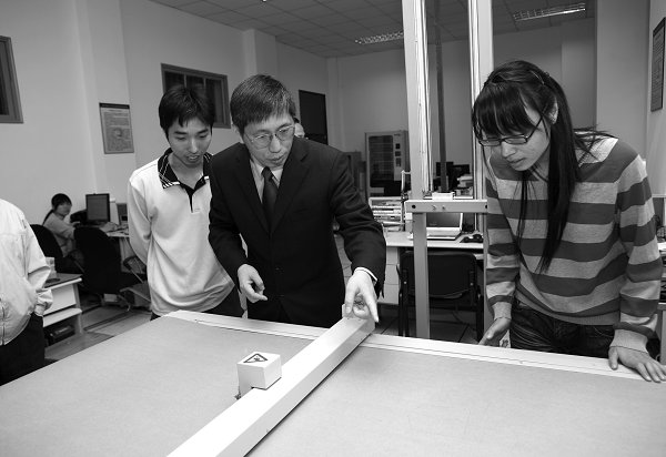 融理论于实践变枯燥为趣味———记国家精品课程