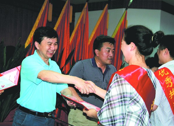 我校2010年党建和思想政治工作暨“七·一”