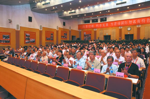 火红七月谋新略阔海扬帆谱华章