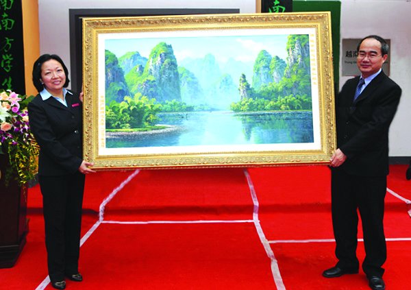 开启一段尘封多年的历史演奏一曲中越友谊的颂歌