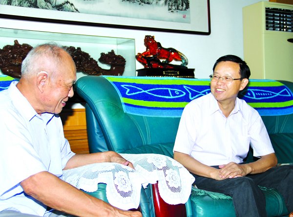 夏临华看望院士