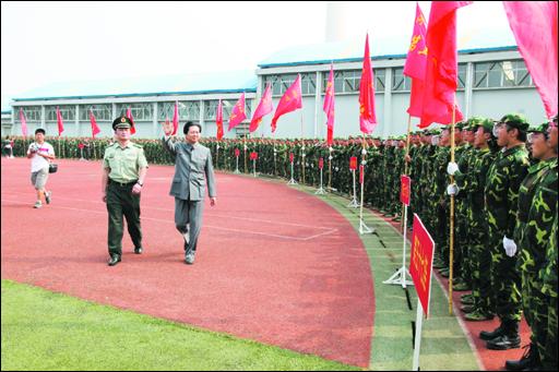 我校召开2010级学生军训总结表彰大会