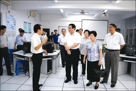 全国人大华侨委调研组一行来校调研