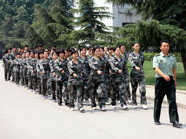 正在北语接受岗前培训的孔子学院志愿者赴中国人民解放军军械工程学院