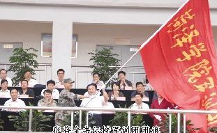 我校隆重举行2010级新生开学典礼暨军训动员