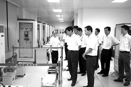 梁国庆畅刚到我院视察国网公司高技能人才培训基
