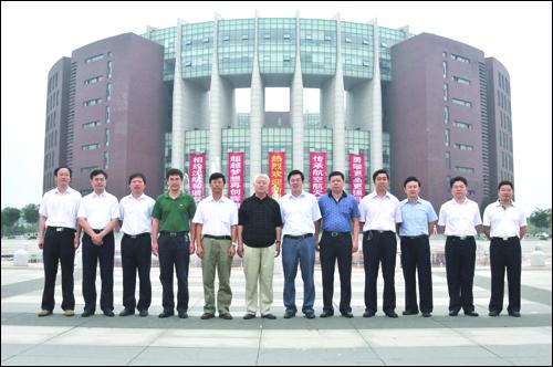 中航工业领导来我校访问