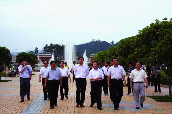 州委书记廖少华慰问谢贵华教授