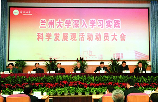 春风大雅培桃李秋水文章育英才