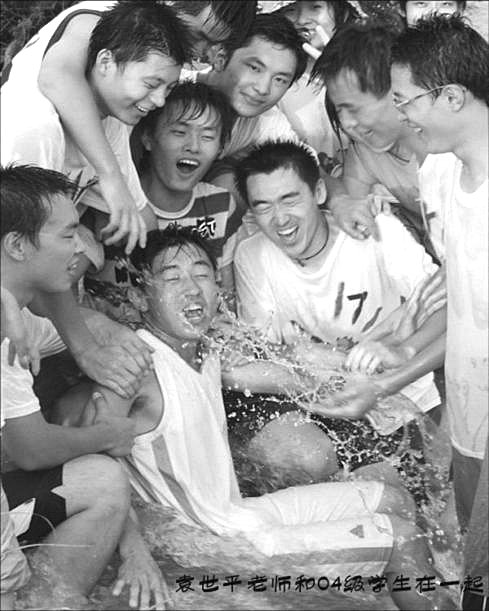 朝夕相处师亦友真心奉献苦亦甜———记中南大学