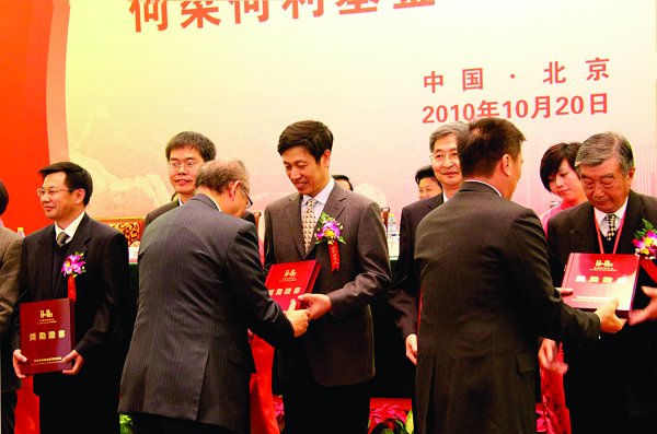 我校徐惠彬、向锦武教授荣获2010年度“何梁